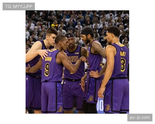 康涅狄格太阳官方宣布，核心前锋阿丽莎·托马斯遭遇手指扭伤